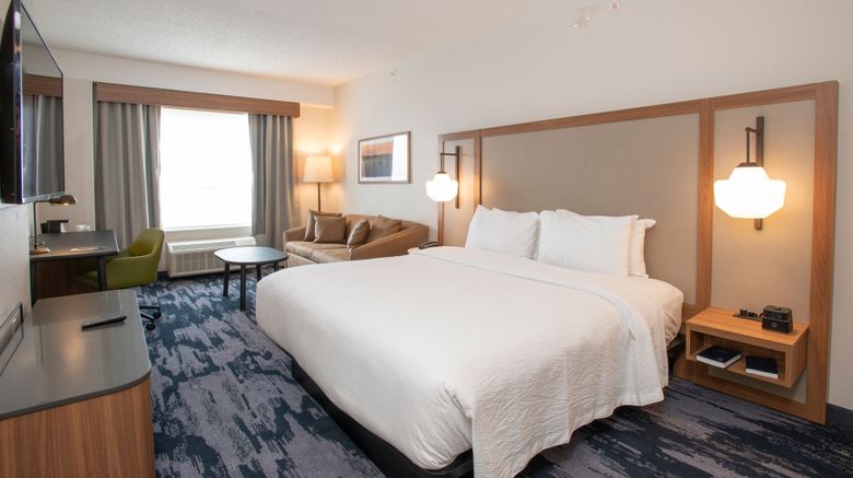 <b>Fairfield Inn & Suites Newport Room</b>. Images powered by <a href="https://www.leonardoworldwide.com/" title="Leonardo Worldwide" target="_blank">Leonardo</a>.