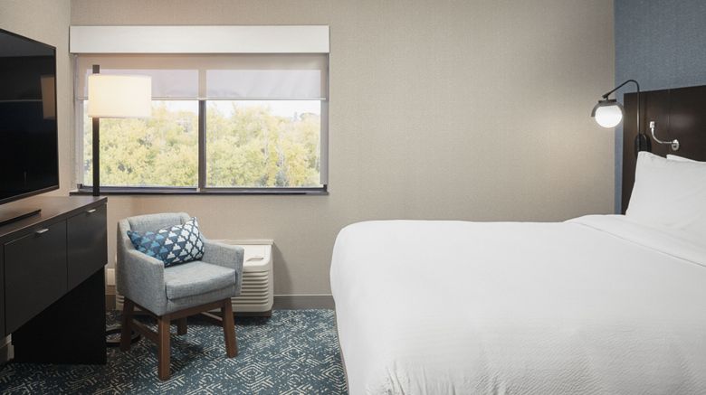 <b>Four Points Milwaukee North Shore Suite</b>. Images powered by <a href="https://www.leonardoworldwide.com/" title="Leonardo Worldwide" target="_blank">Leonardo</a>.