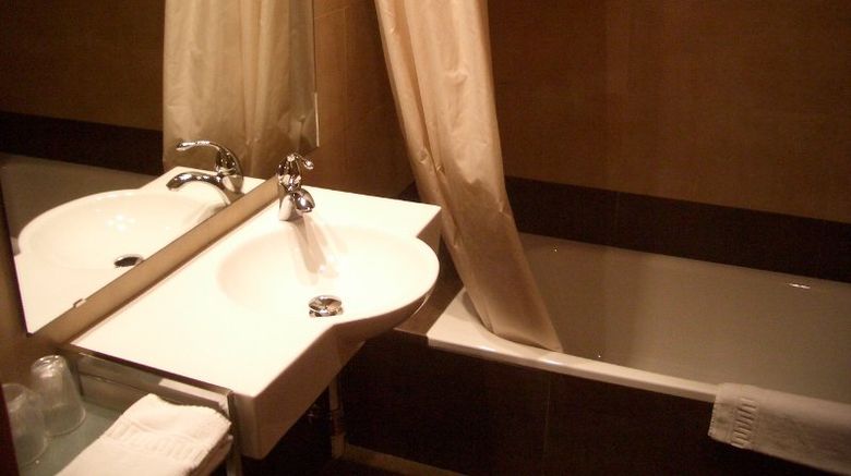 <b>Hotel Pere III El Gran Room</b>. Images powered by <a href="https://www.leonardoworldwide.com/" title="Leonardo Worldwide" target="_blank">Leonardo</a>.