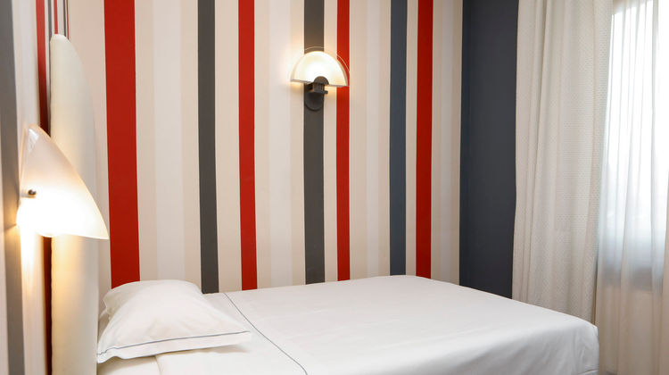 Lancaster Hotel Room