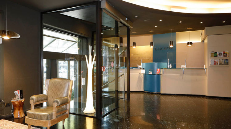 Lancaster Hotel Lobby