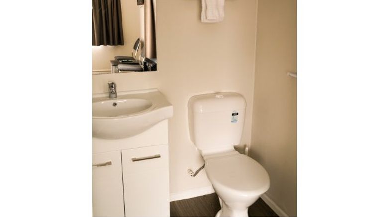 <b>Alpers Lodge Room</b>. Images powered by <a href="https://www.leonardoworldwide.com/" title="Leonardo Worldwide" target="_blank">Leonardo</a>.