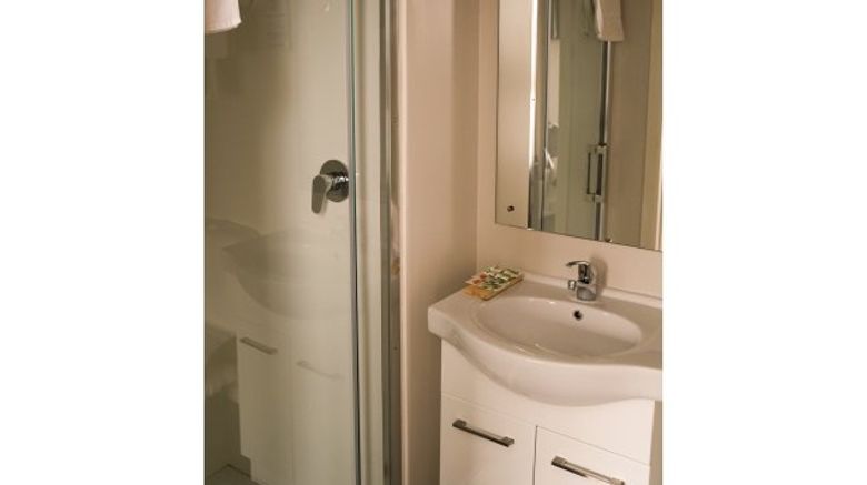 <b>Alpers Lodge Room</b>. Images powered by <a href="https://www.leonardoworldwide.com/" title="Leonardo Worldwide" target="_blank">Leonardo</a>.