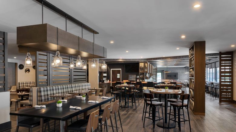 <b>Delta Hotels by Marriott Burlington Restaurant</b>. Images powered by <a href="https://www.leonardoworldwide.com/" title="Leonardo Worldwide" target="_blank">Leonardo</a>.