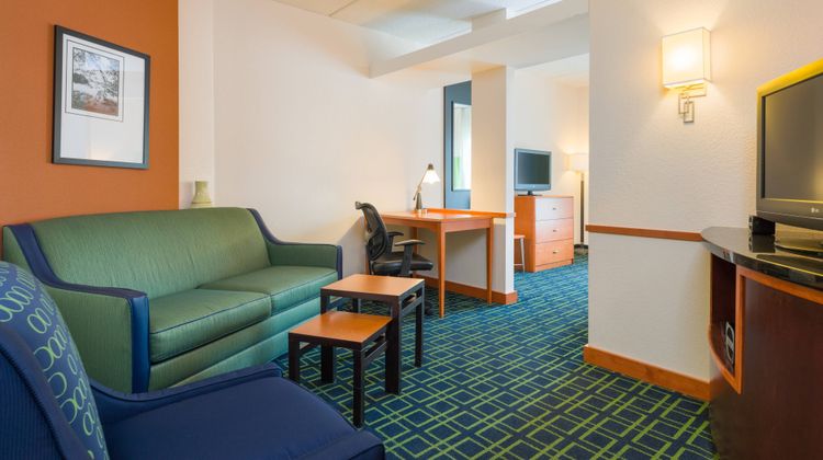 Fairfield Inn & Suites Lock Haven Suite