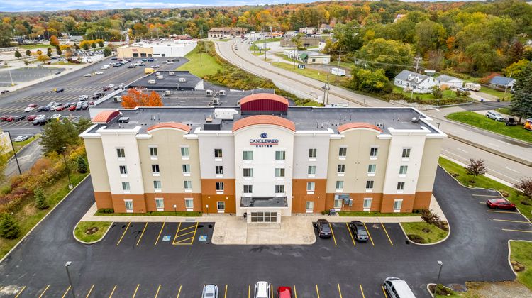 Candlewood Suites Erie Exterior