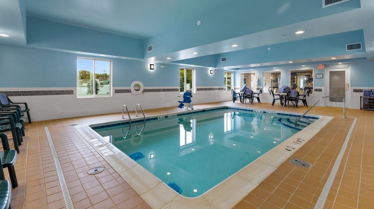 Candlewood Suites Erie Pool