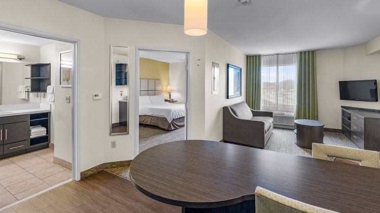 Candlewood Suites Erie Suite