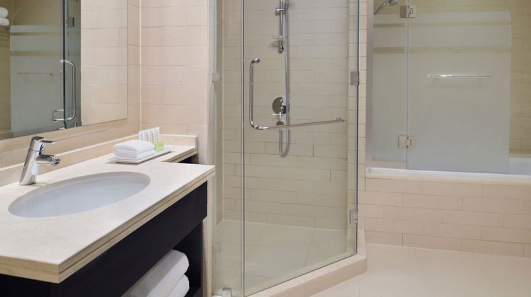 Le Meridien City Center Room