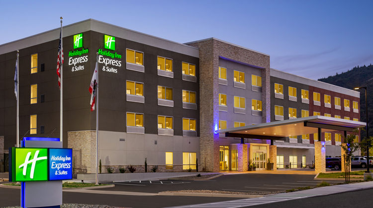 Holiday Inn Express & Suites Ukiah Exterior