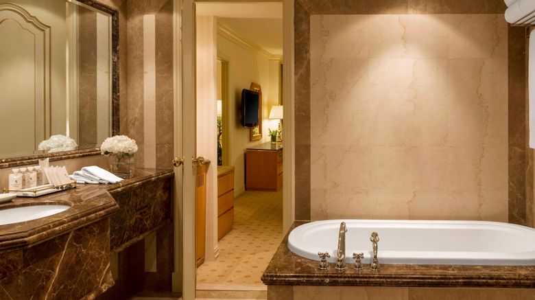 <b>Sheraton Kuwait, Luxury Collection Hotel Room</b>. Images powered by <a href="https://www.leonardoworldwide.com/" title="Leonardo Worldwide" target="_blank">Leonardo</a>.