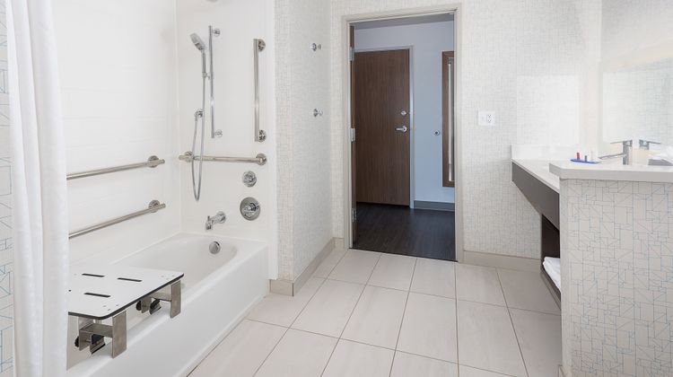 Holiday Inn Express & Suites Firestone Room