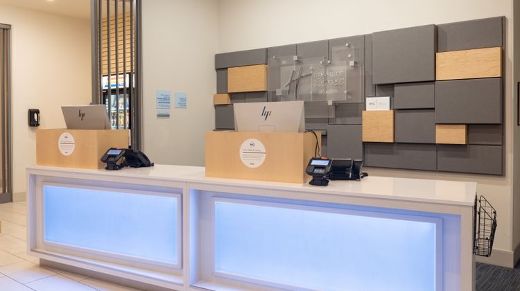 Holiday Inn Express & Suites Firestone Lobby