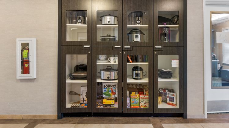 Candlewood Suites Erie Lobby
