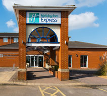 Holiday Inn Express Southampton West Exterior