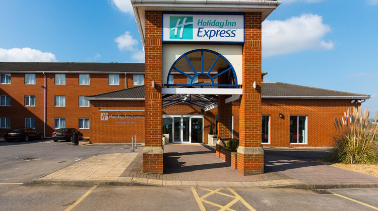 Holiday Inn Express Southampton West Exterior