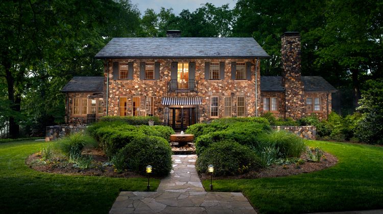 Emory Conference Center Hotel Exterior