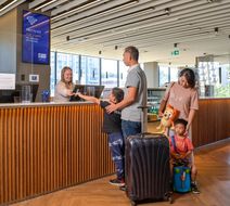 Holiday Inn Express Sydney Airport Lobby