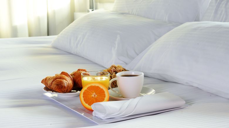 <b>Holiday Inn Gloucester-Cheltenham Room</b>. Images powered by <a href="https://www.leonardoworldwide.com/" title="Leonardo Worldwide" target="_blank">Leonardo</a>.