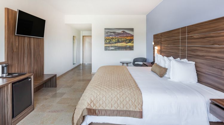 Wyndham Garden Colima Exterior