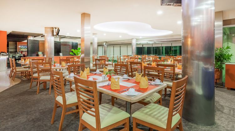Wyndham Garden Colima Restaurant