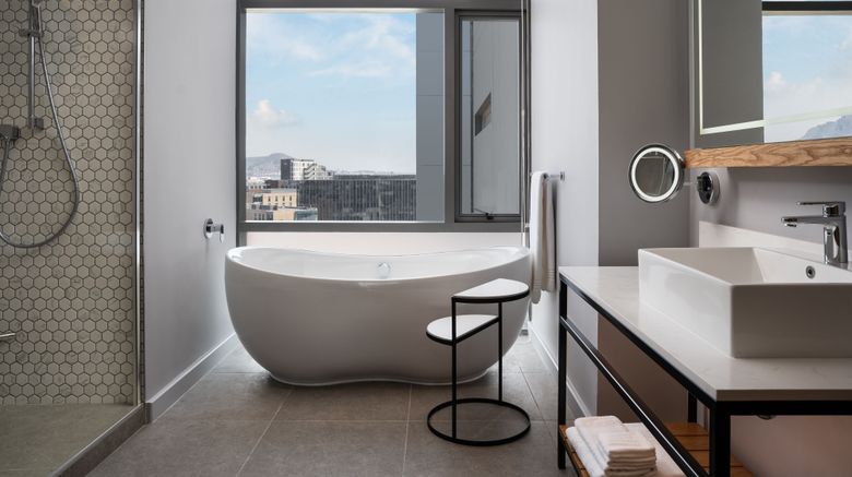 <b>Cape Town Marriott Hotel Crystal Towers Room</b>. Images powered by <a href="https://www.leonardoworldwide.com/" title="Leonardo Worldwide" target="_blank">Leonardo</a>.