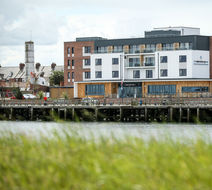 Commissioners Quay Inn Exterior