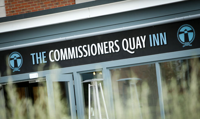 Commissioners Quay Inn Exterior