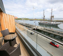 Commissioners Quay Inn Exterior