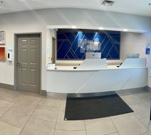 Holiday Inn Express & Suites Lobby