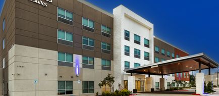 Holiday Inn Express & Suites Stafford NW Exterior
