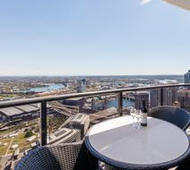 Meriton Suites Kent Street Suite