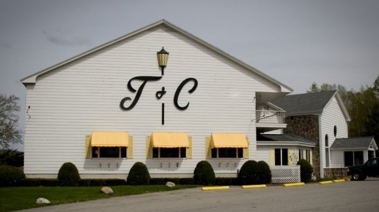 Town & Country Inn and Resort Exterior