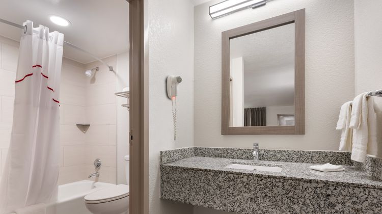 Red Roof Inn Birmingham South Room