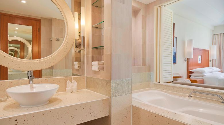 <b>Sheraton Sanya Resort Room</b>. Images powered by <a href=https://www.travelagewest.com/Hotels/Sanya-China/