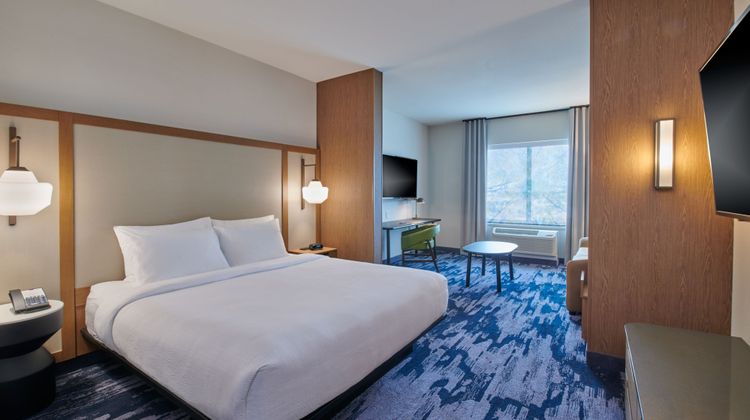 Fairfield Inn & Suites Chicago O'Hare Suite