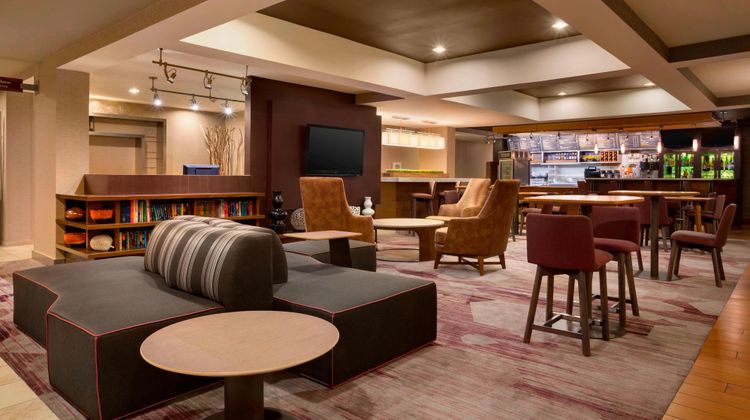 Courtyard Champaign Lobby