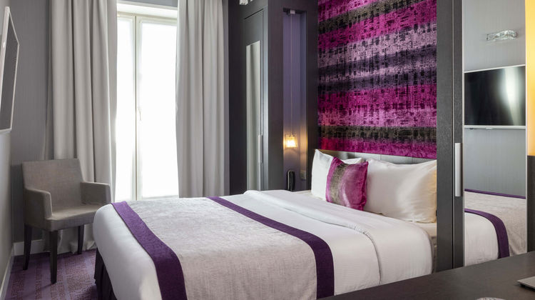 Des Trois Gares Hotel Room