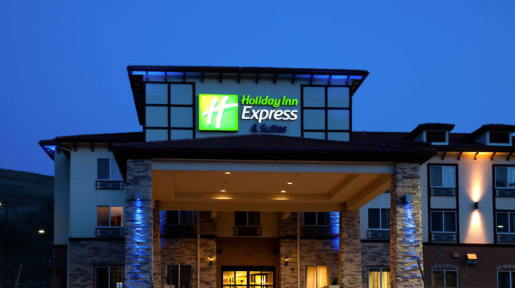 Holiday Inn Express Hotel & Suites Exterior
