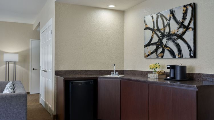 Delta Hotels Little Rock West Suite