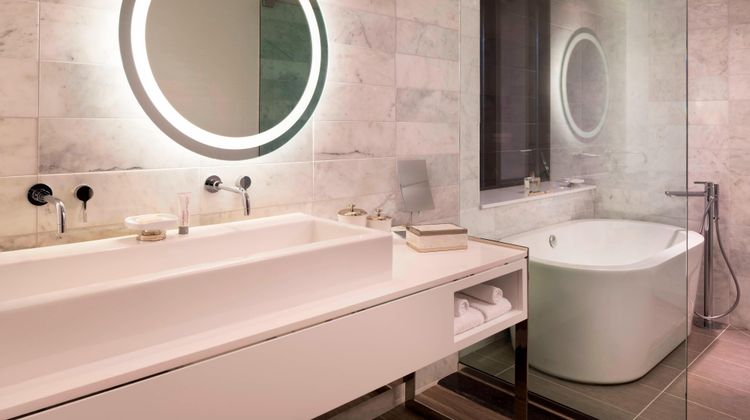 Le Meridien Chicago-Oakbrook Center Room