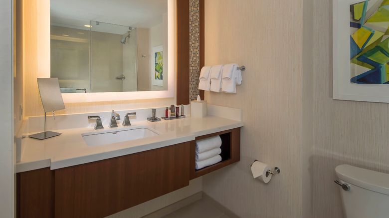 <b>Marriott Marquis Washington, DC Room</b>. Images powered by <a href="https://www.leonardoworldwide.com/" title="Leonardo Worldwide" target="_blank">Leonardo</a>.