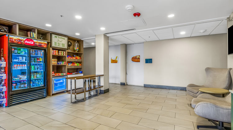 Holiday Inn Spartanburg Northwest Lobby