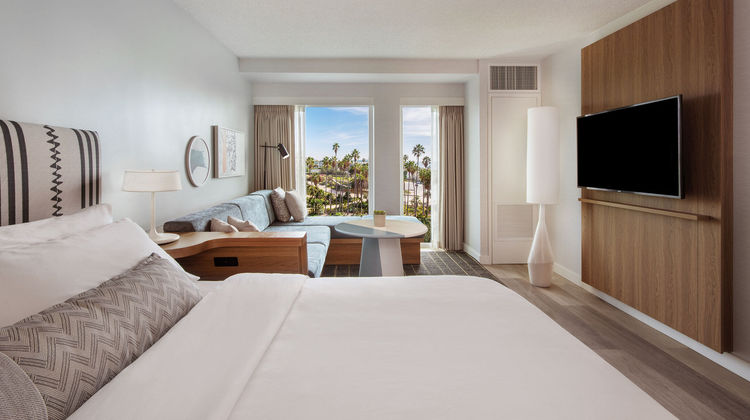 The Pierside Santa Monica Exterior