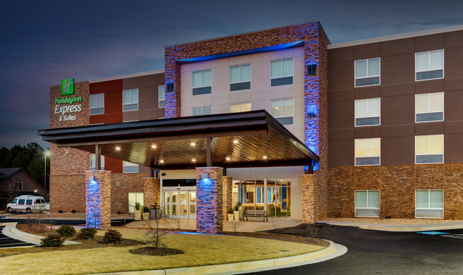 Holiday Inn Express & Suites Dawsonville Exterior
