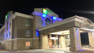 Holiday Inn Express Hotel & Suites Woodw