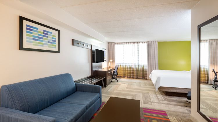 Holiday Inn Express Suite