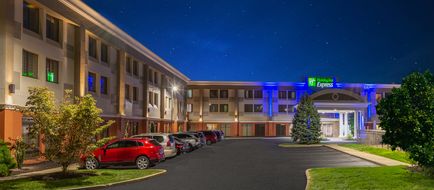 Holiday Inn Express Exterior