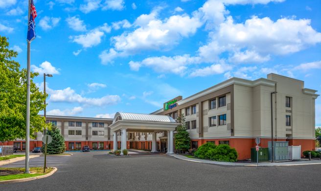 Holiday Inn Express Exterior