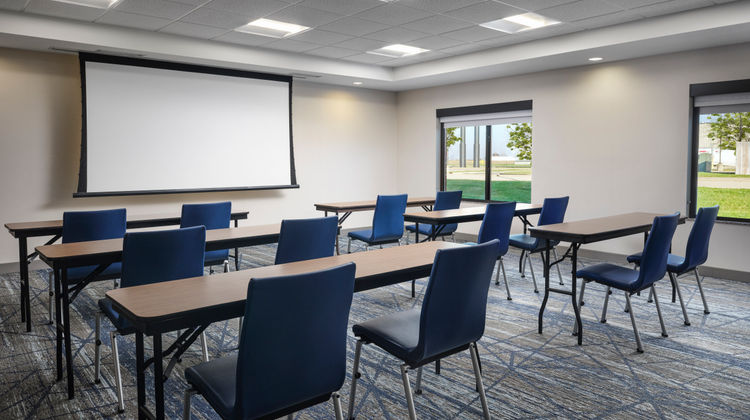 Holiday Inn Express Hotel & Suites Peru Meeting